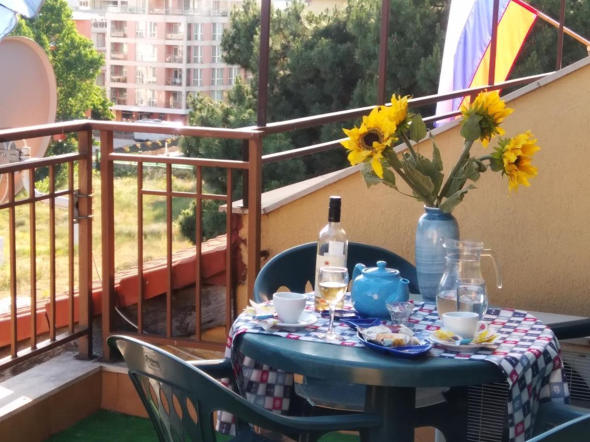 Golden Dreams Apartment Солнечный берег Экстерьер фото